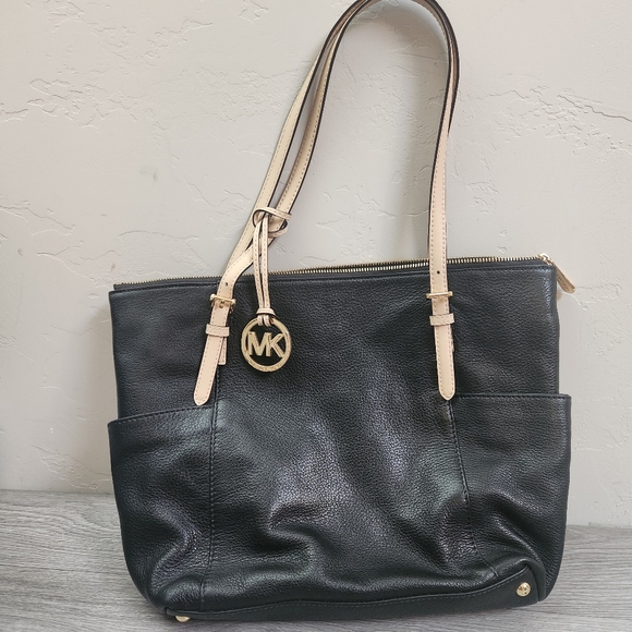 Michael Kors Black Jet Set Tote‎ Purse Handbag Leather Side Pockets Full Zip - Picture 1 of 10